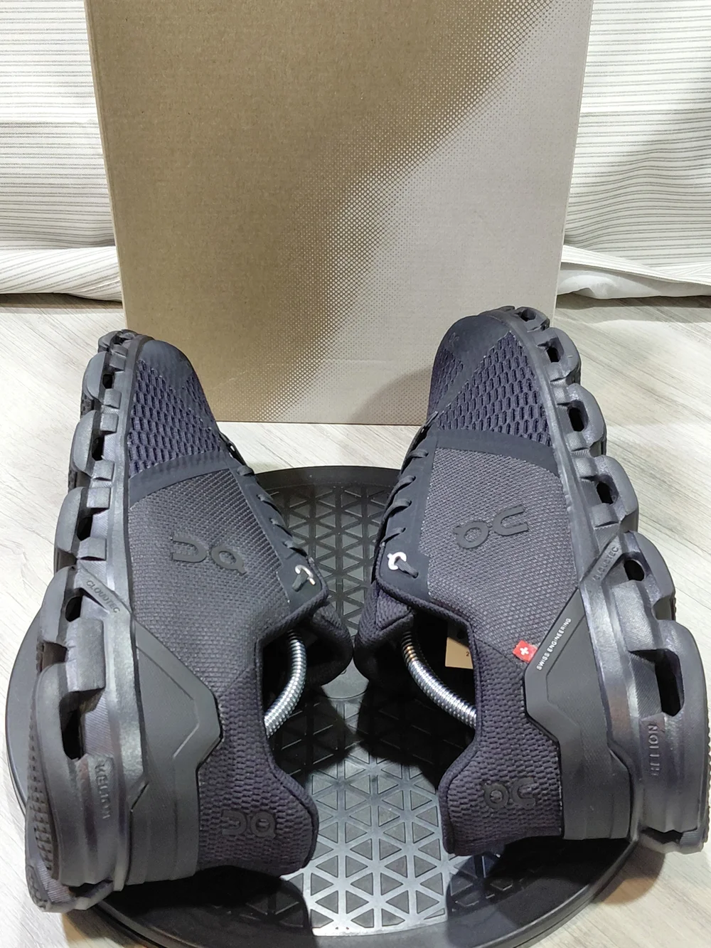 NWT On Mens Cloudflyer Triple Black Running Shoes SIZE MENS 11